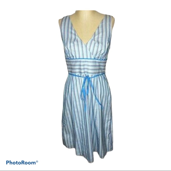 LOFT Dresses & Skirts - Ann Taylor LOFT Empire Crossover Dress size 6
